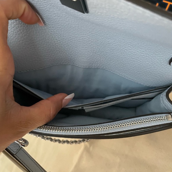 New, tory burch britten chain crossbody wallet w. Wristlet 141012 blue m… - Picture 9 of 17